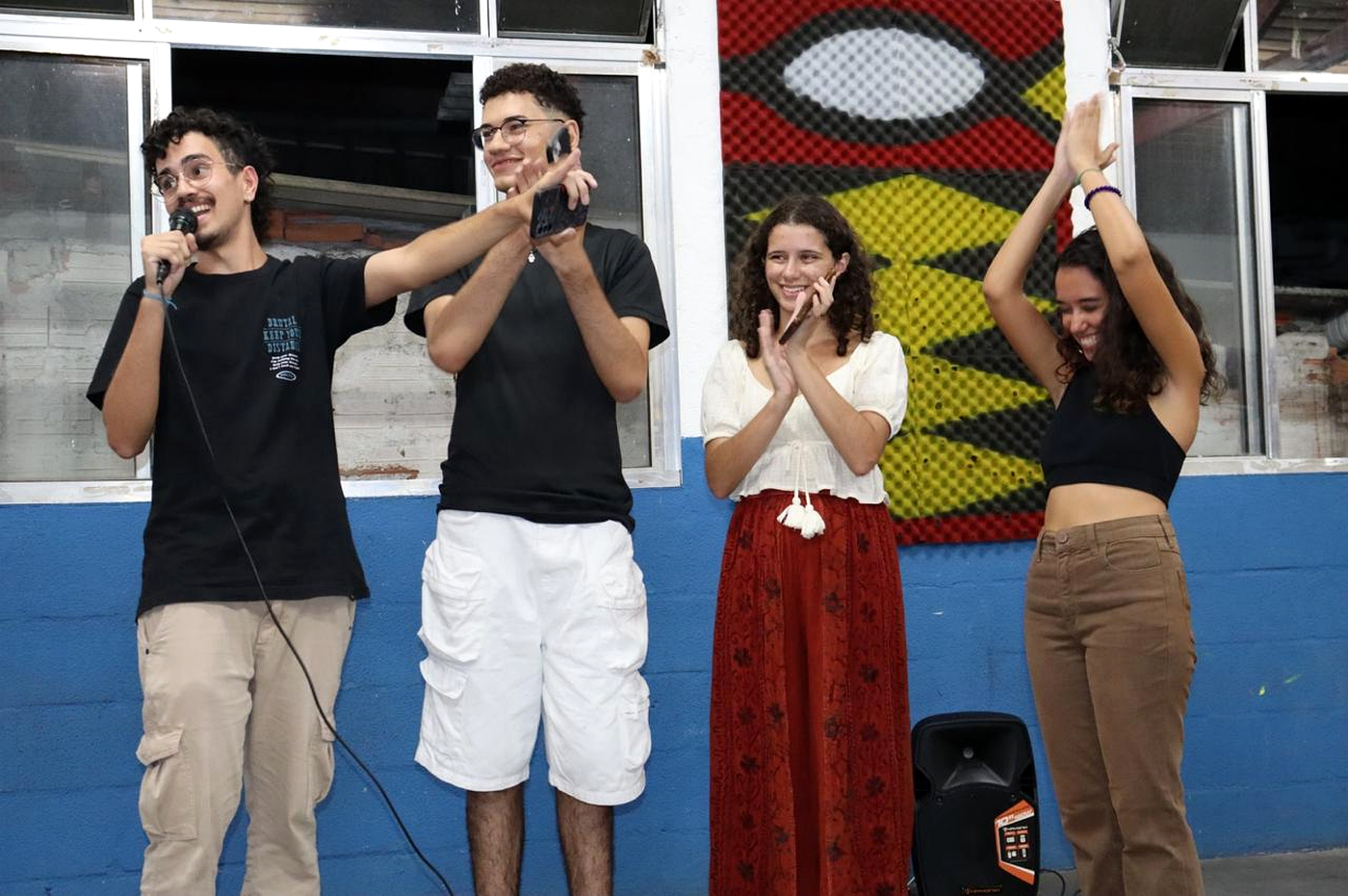 Jovens em atividade cultural