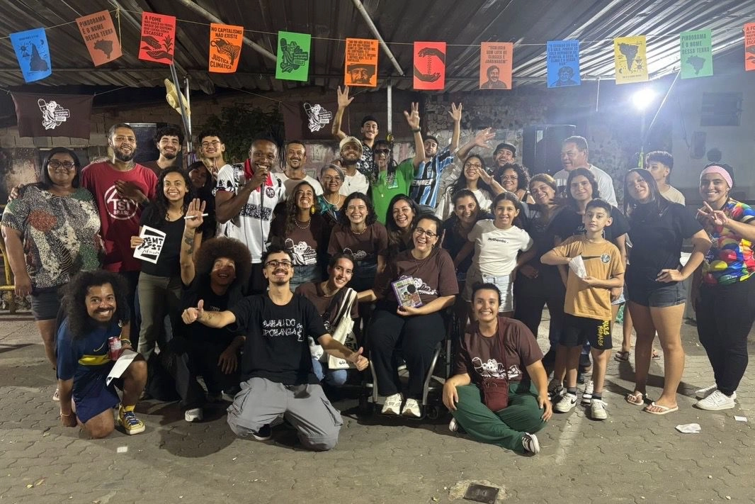 Jovens em atividade cultural